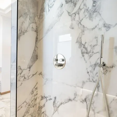 Deluxe By Kn 스타블로